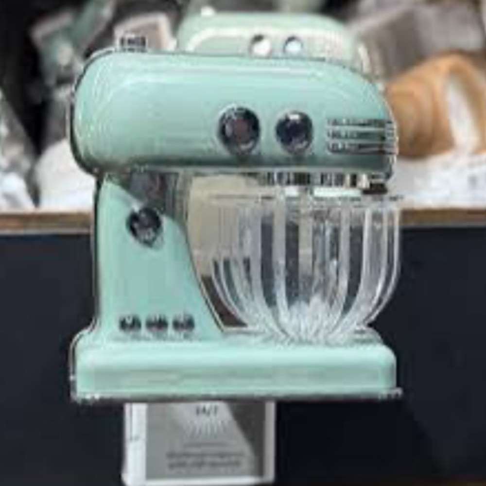 Bath & Body Works Kitchen Mixer Wallflower Nightlight plug NWT - Picture 2 of 4